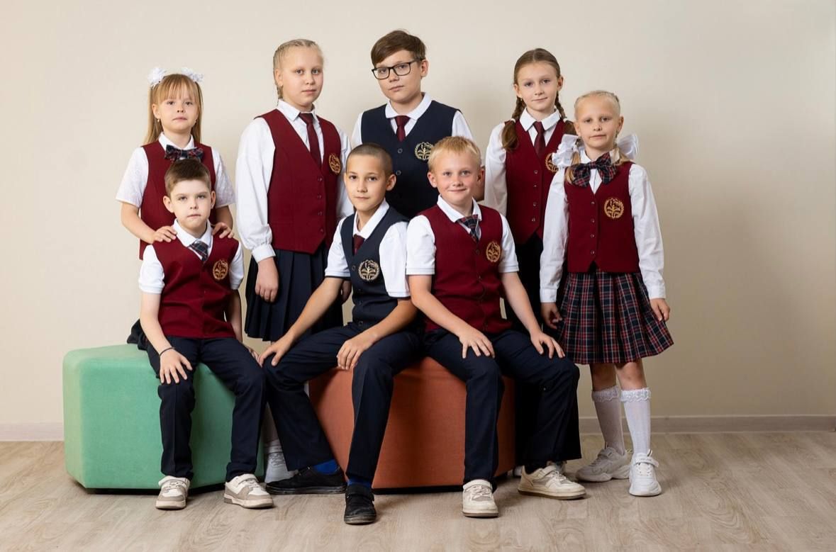 Изображения школьная формы для учащихся 1-4 классов.